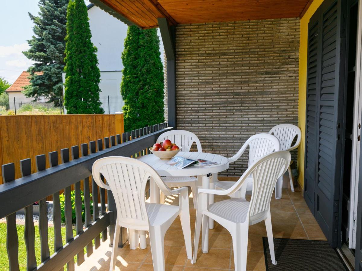 Holiday Home Hibiscus Balatonkeresztúr Exterior foto