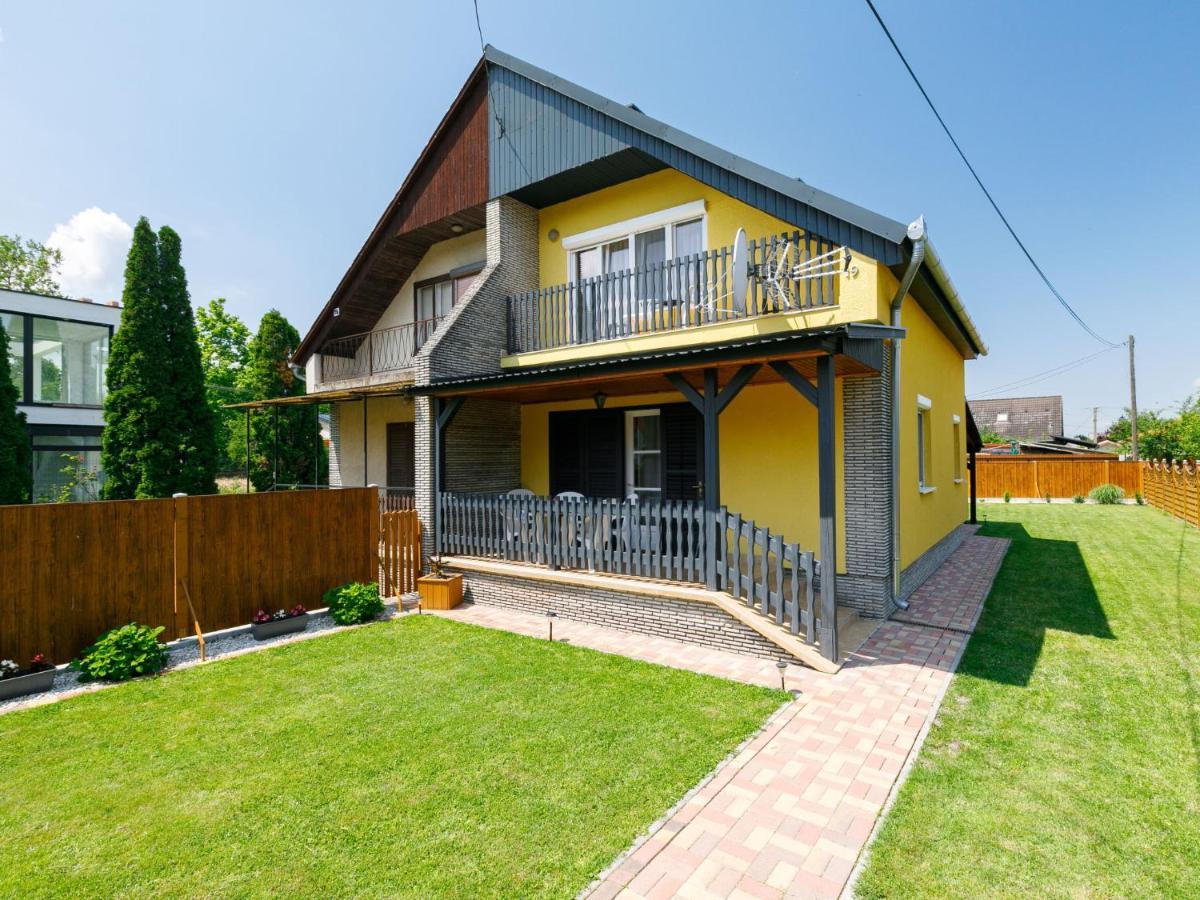 Holiday Home Hibiscus Balatonkeresztúr Exterior foto