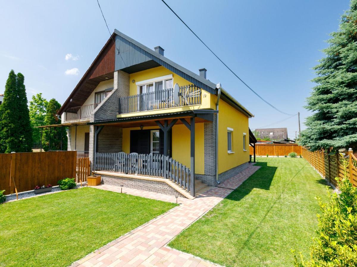 Holiday Home Hibiscus Balatonkeresztúr Exterior foto