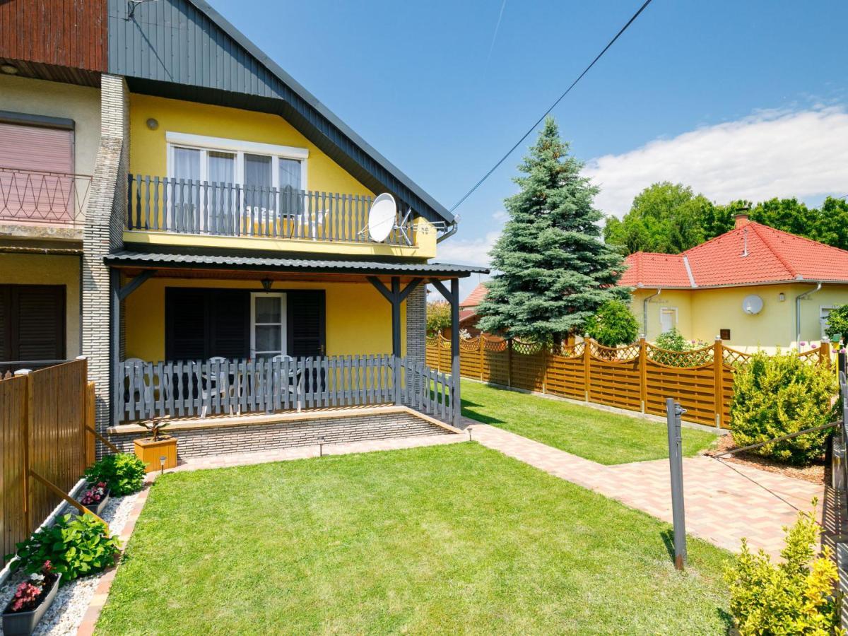 Holiday Home Hibiscus Balatonkeresztúr Exterior foto